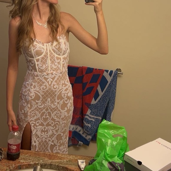 Sequin lace prom dress with slit - Picture 4 of 4